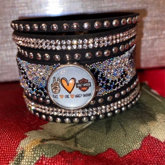 - HD Snap Bling Bracelet - Picture 7 of 7